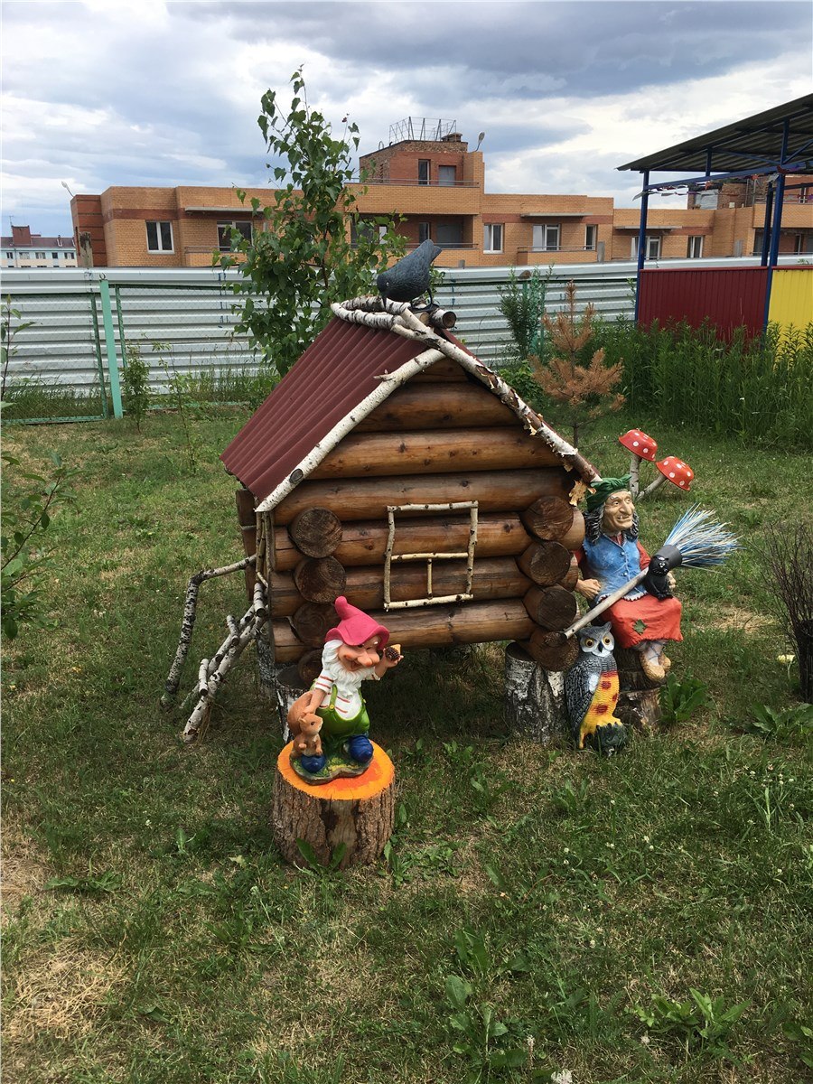 Домик бабы яги на даче