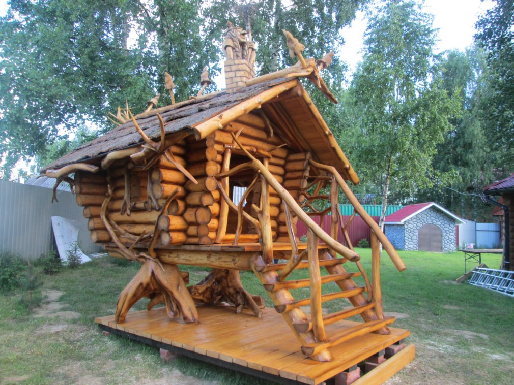 Домик на курьих ножках для дачи