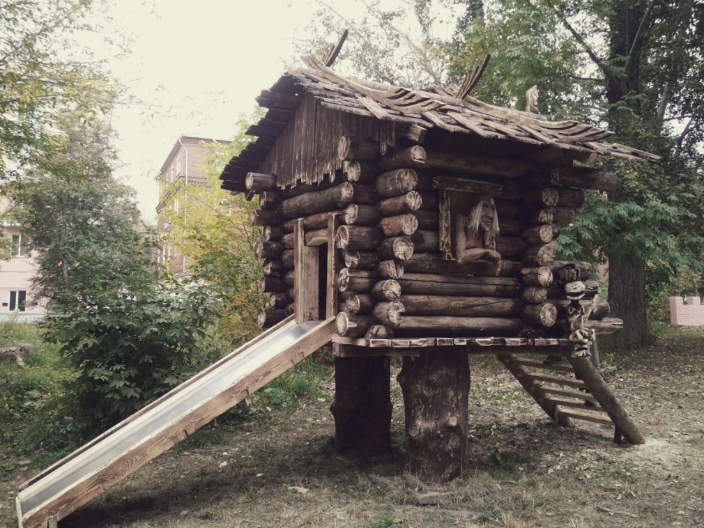 Декоративные деревянные избушки