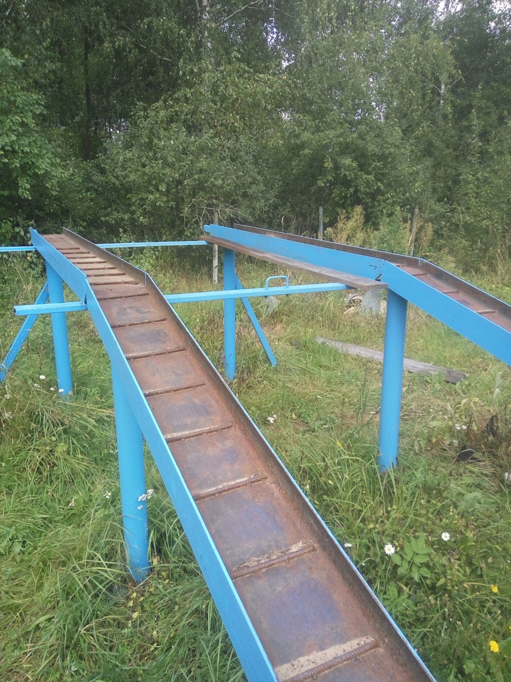 Эстакада для машины для дачи
