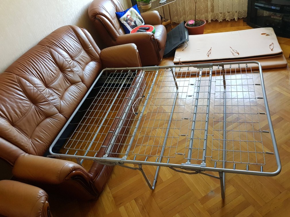 Диван французская раскладушка со сварной решеткой
