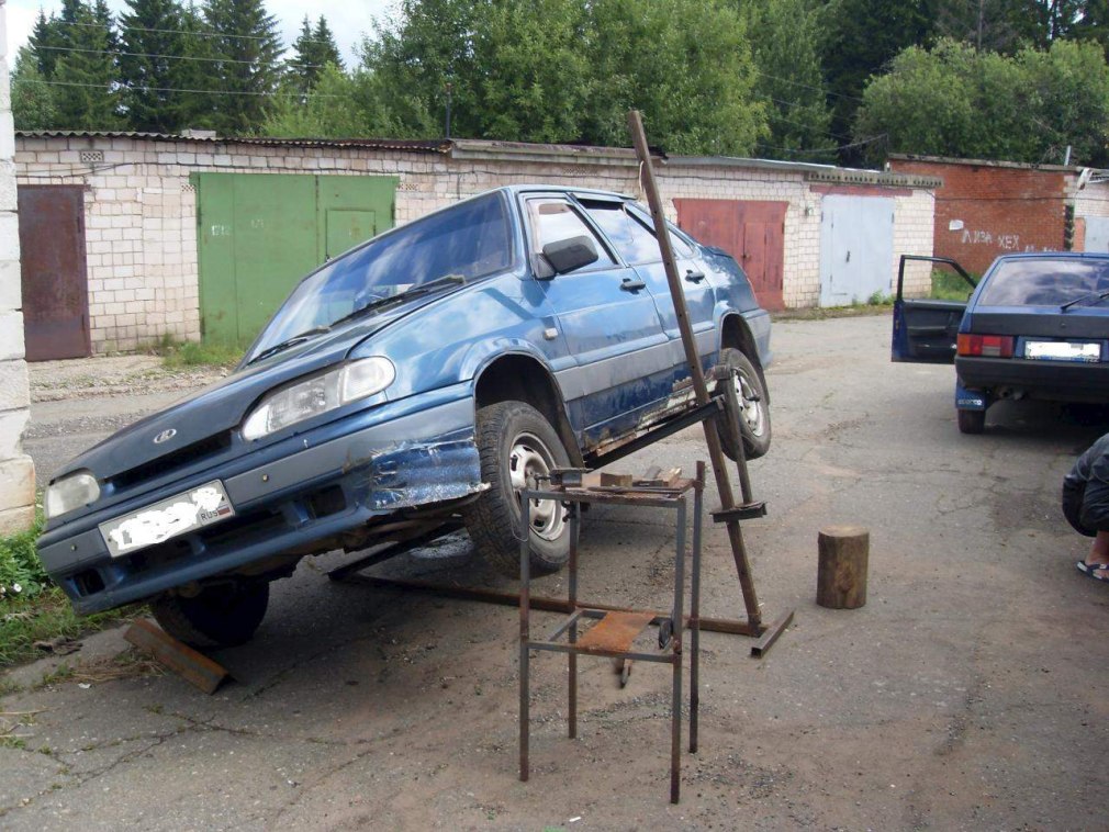 Ремонтная эстакада для автомобиля
