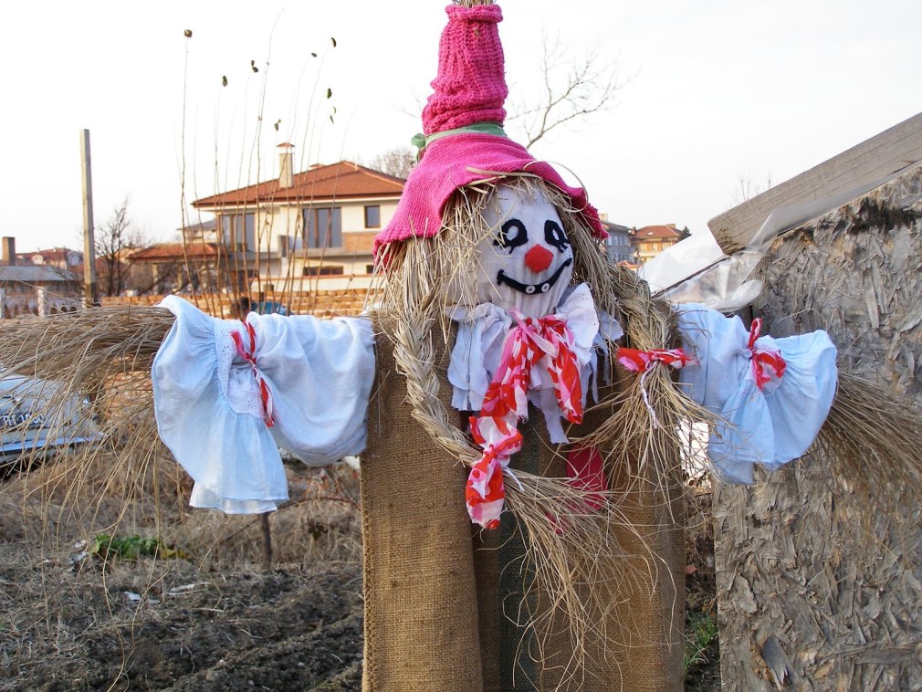 Летающее пугало на огороде