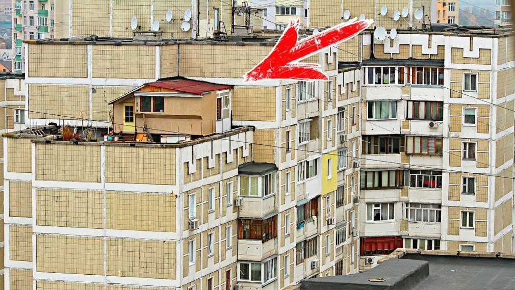 Дом на крыше многоэтажки
