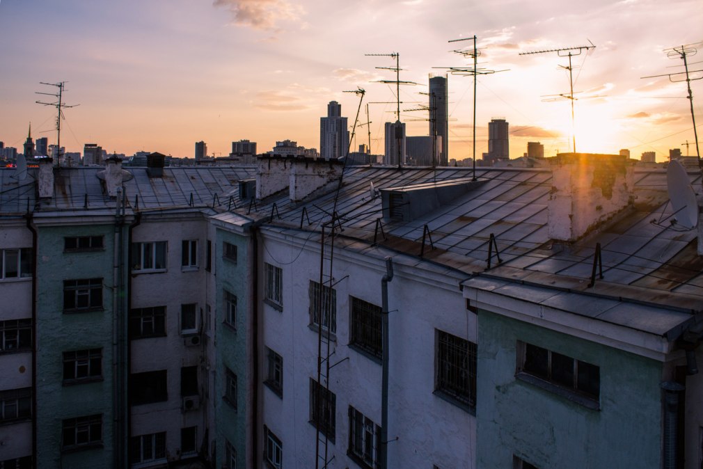 Крыши многоэтажных домов
