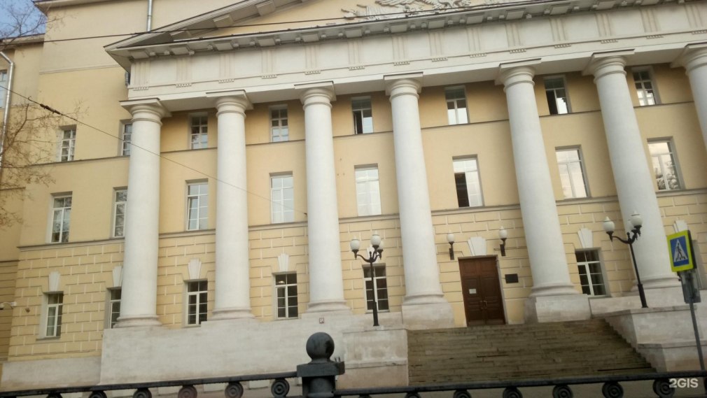 Покровские казармы на Покровском бульваре в Москве